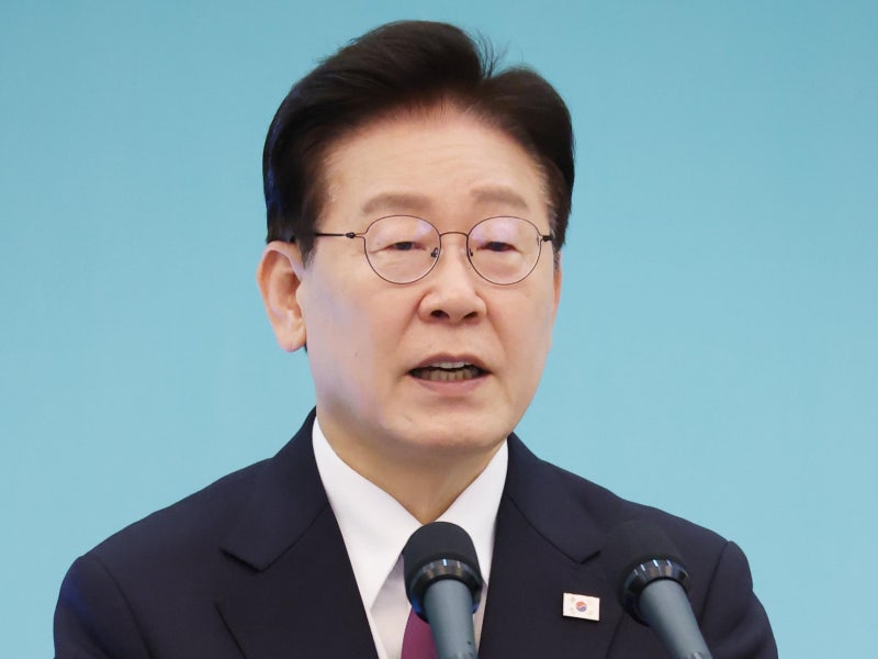 李대통령, 與강경파 겨냥 “능력도 안 되면서 <b>큰 자리 요구</b>하며 내부 공...