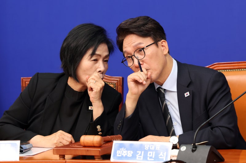 與 ‘<b>신천지 입당</b>’ <b>정황</b> 확인... 당내 “규모 커, 수만명 수준”