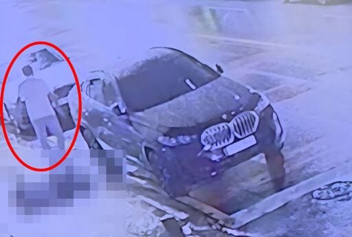 지난 12일 오전 제주시 연동 한 길거리에서 40대 여성을 흉기로 살해한 60대의 범행 모습이 찍힌 방범카메라 영상./뉴시스