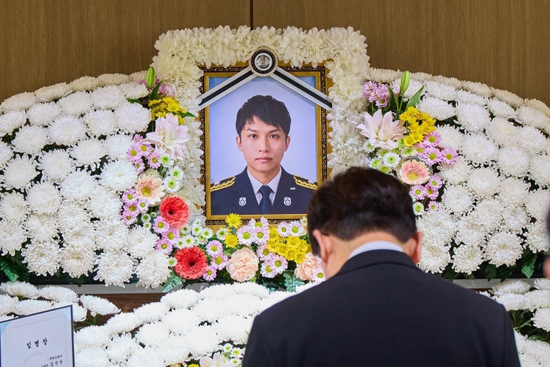 “순직 소방관 딸이 일곱살”... 李<b>대통령</b> 말 잇지 못했다