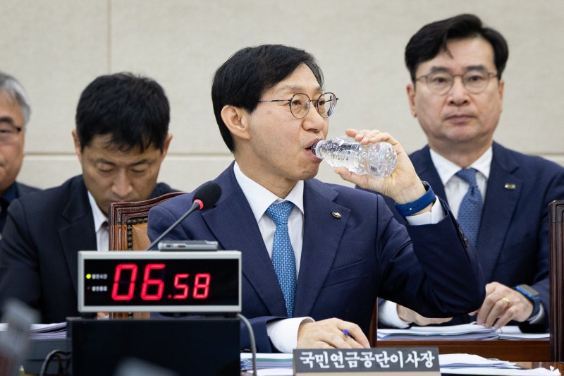 <b>국민연금</b>, 3분기 <b>182조</b>원 <b>손실</b>...7분기 만에 ‘마이너스’