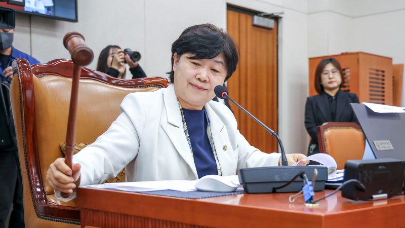 與법사위원장 <b>서영교</b>의 압박?... “<b>오세훈</b>에 <b>징역형</b> 선고해야”