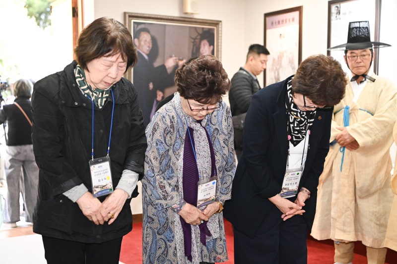 “22살에 떠난 조국, 선진국 됐네”… 파독 간호사들, <b>박정희</b> 서거 47주...
