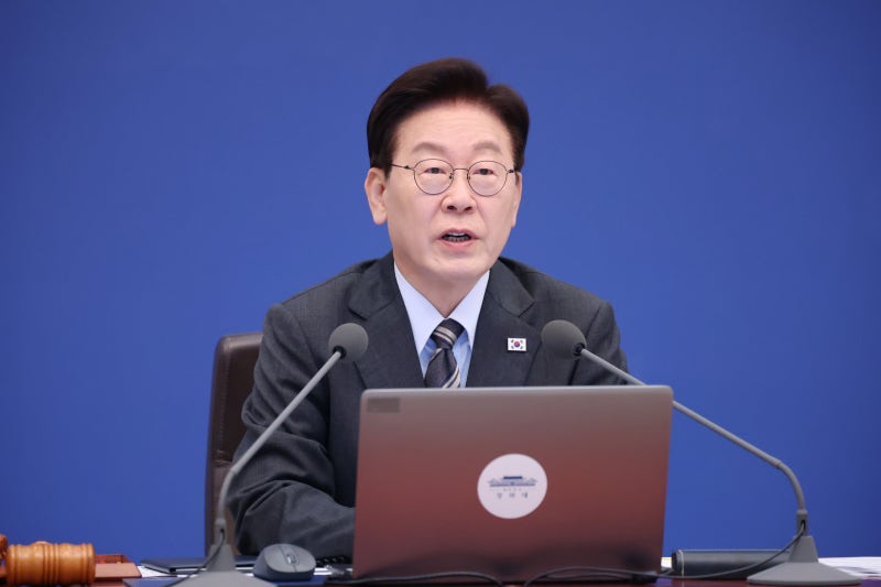 [속보] 李대통령 “<b>중수청장 국무회의 참석</b>, 비정상의 정상화”