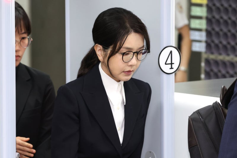 <b>김건희</b>, <b>구속</b> 심문서 “尹 깨끗한 사람, 내게 인사 맡기겠나” 15분간 직...