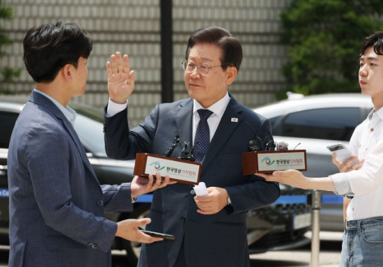 “검찰 <b>애완견</b>”…<b>이재명</b> 비뚤어진 언론관에 연일 거센 논란