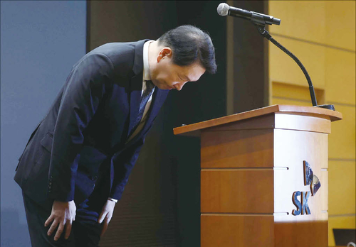 최태원 SK그룹 회장이 이번 유심 해킹 사태의 책임을 지고 사과했다.(매경DB)