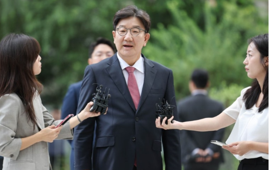 [속보] <b>권성동</b>, <b>김건희특검 출석</b>…‘정치자금법 위반 혐의’ 피의자