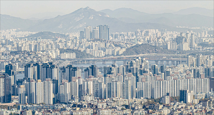  2026년 부동산 시장은 정부의 규제 기조,주택 공급 부족 등의 변수가 맞물려 불확실성이 커질 전망이다.(매경DB)