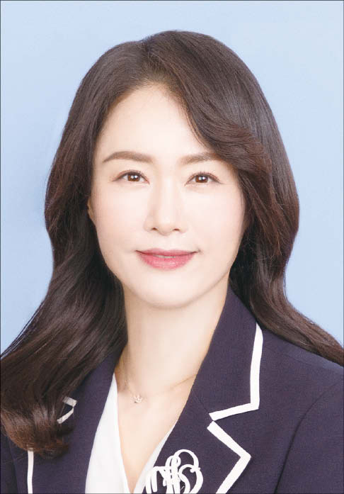  1976년생/ 동국대 경영학 석사/ 1995년 신한은행 입사/ PWM 방배센터,패밀리오피스 반포센터/ PWM도곡센터 PB팀장(현)