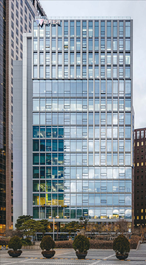  서울 중구 세종대로에 위치한‘광화문G스퀘어’는 옛 뉴국제호텔을 오피스로 용도변경한 건물이다.(윤관식 기자)