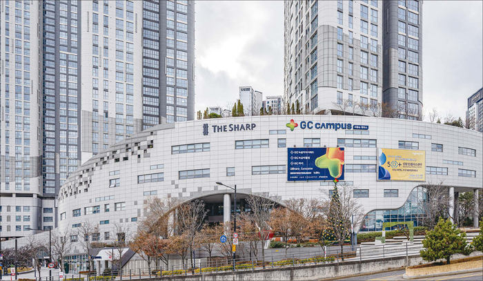  서울숲더샵 단지 내 상가에 있던 상업시설 파크에비뉴 엔터식스 한양대점은 오피스로 전환됐다.(윤관식 기자)