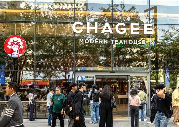  최근 서울 강남대로에 문을 연 차지(CHAGEE·패왕차희) 강남플래그십점.(윤관식 기자)