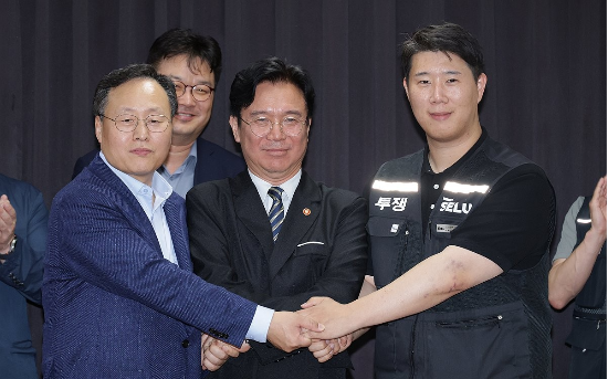 <b>성과급 지역화폐</b>로?…삼성 노조 “국회 세비부터 적용하라”
