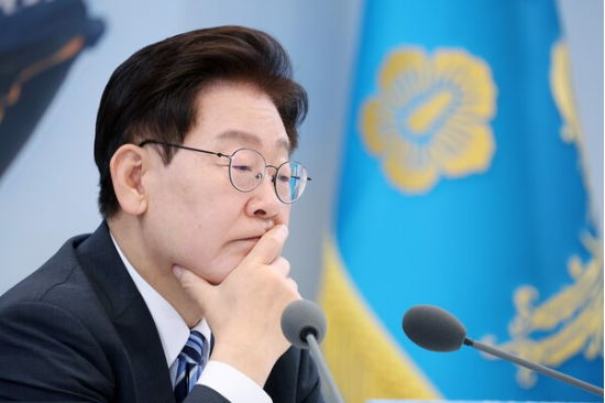 李 “못 갚는 빚 탕감해야…진짜 해이는 <b>금융</b>기관의 가혹한 추심”