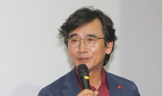 [속보] “대통령이 국민 속인것” <b>유시민</b>, 허위사실 적시 <b>명예훼손 고발</b>...