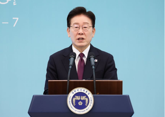 李대통령, ‘비타민 주사’ 논란에 “엄중 대처하라”