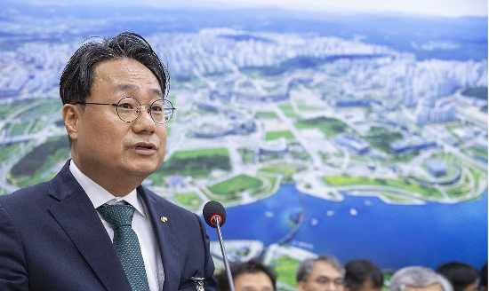<b>이성훈</b> LH 사장 “<b>집값 급락</b> 가능성…서둘러 집 살 필요 없어”