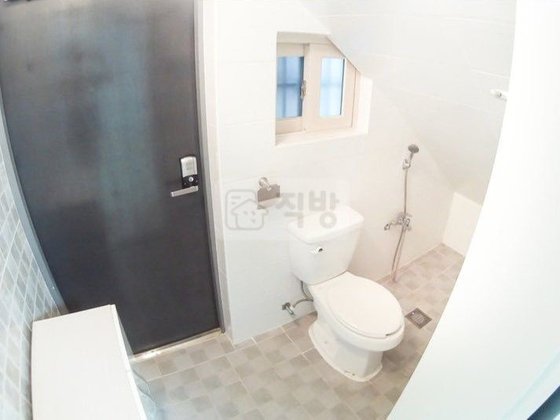 【画像】韓国のマンションはベッドの真下に浴槽がある！？　バルコニーに台所？どういうこと？