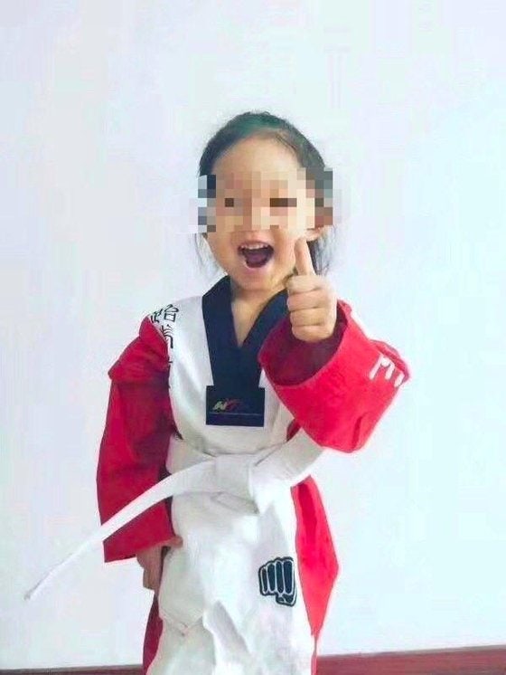 <b>끓는 물</b> 부은 계모, 배고파 화장지 먹은 4살···中 울린 아동 <b>학대</b>
