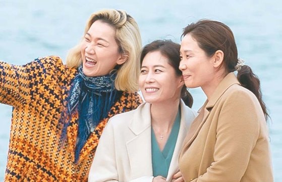 <b>문소리</b> "감추고 싶던 나", 장윤주 "큰언니 생각에 눈물" 영화 '세자매'