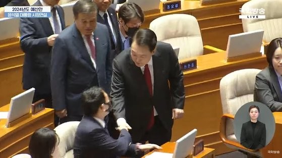 손내민 尹에 “그만두시라” 했던 <b>김용민</b> “尹도 못마땅한 웃음같은 표정”