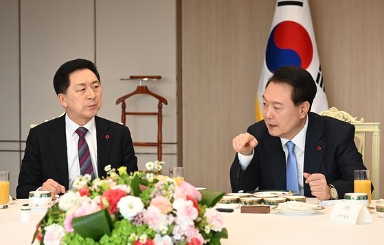 尹, <b>인요한</b>과 비공개 오찬…<b>김기현</b>과 함께 <b>대통령</b>실 불렀다