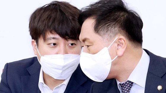 '잠행' <b>김기현</b>, 이준석과 비공개 회동…"서로의 <b>거취</b> 논의"