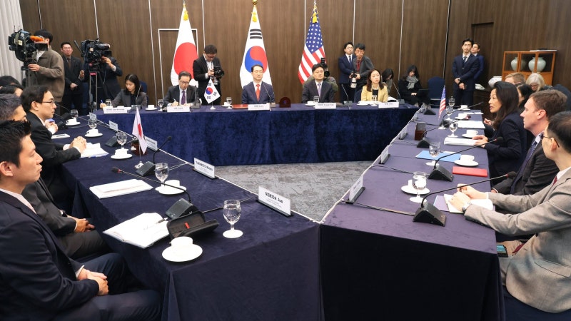 [포토타임] '북러 밀착·정세 긴장' 속 머리 맞댄 <b>한미일 북핵수석대표</b>
