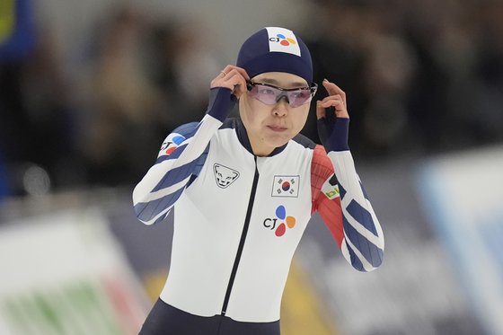 <b>김민선</b> 여자 1000m 한국新, 10년 넘은 <b>이상화</b> 기록 깼다