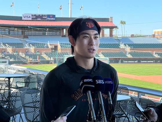 감독은 벌써 반했다 “시즌 첫 타자는 <b>이정후</b>”
