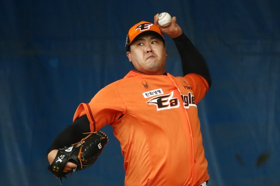 <b>류현진</b> 60개 <b>불펜투구</b>도 OK… 개막전 선발 등판 순조롭다