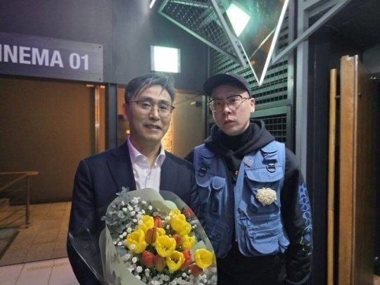 '<b>건국전쟁</b>' 악플에 댓글창 폐쇄한 <b>나얼</b>, 김덕영 감독 만났다