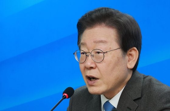 "<b>이재명</b> 가고 조국 온다" 민주당 180석 맞힌 '엄문어'의 예언