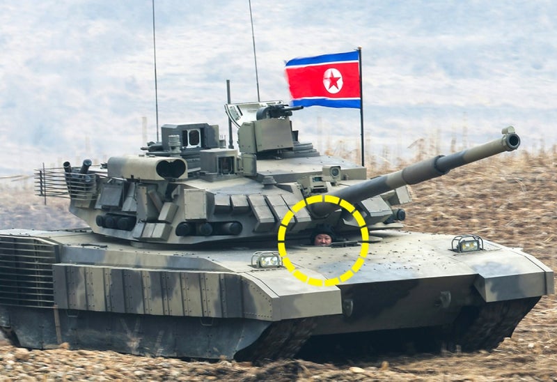 <b>신형</b><b>탱크</b> 직접 몰고 온 <b>김정은</b> "우리 땅크, 세계서 제일 위력"