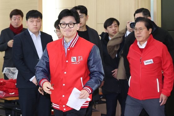 “<b>이종섭</b> 곧 귀국, <b>황상무</b> 사퇴" <b>한동훈</b>이 직접 발표했다