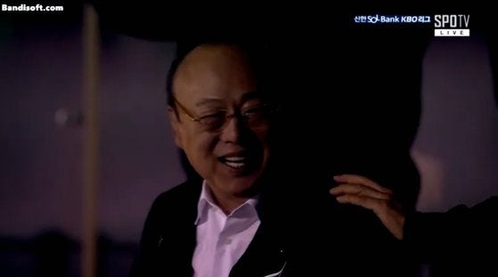 김승연 <b>회장</b> 함박웃음… '5연승' <b>한화</b>, 우승처럼 기뻐했다