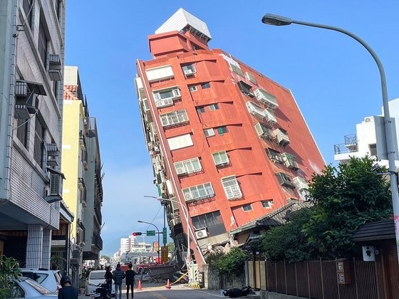 <b>대만 강진</b> 건물붕괴 등 7명 사망, 부상자 700여명...TSMC는 긴급대피