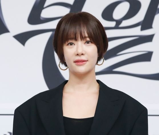 느닷없이 '추녀' 상간녀된 일반인…<b>황정음</b> 소속사도 고개 숙였다