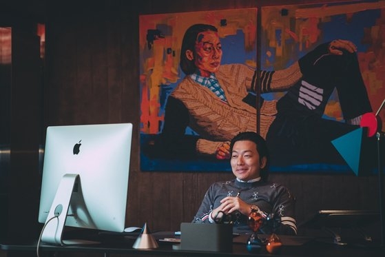  배우 이동휘(가운데)는 '범죄도시4'에서 IT 신동으로 주목받는 두 얼굴의 천재 기업가를 연기했다. 사진 에이비오엔터테인먼트, 플러스엠 엔터테인먼트