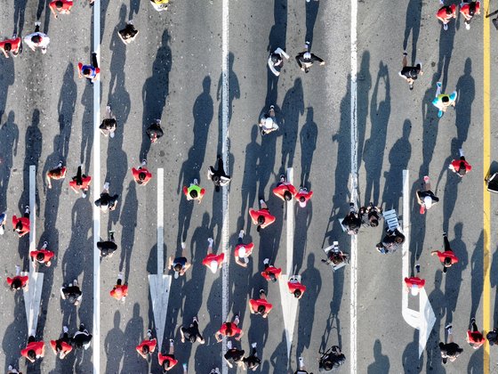 이달 7일 오전 '2024 대구국제마라톤' 참가자들이 힘차게 달리기를 하면서 건강을 다지고 있다. 연합뉴스