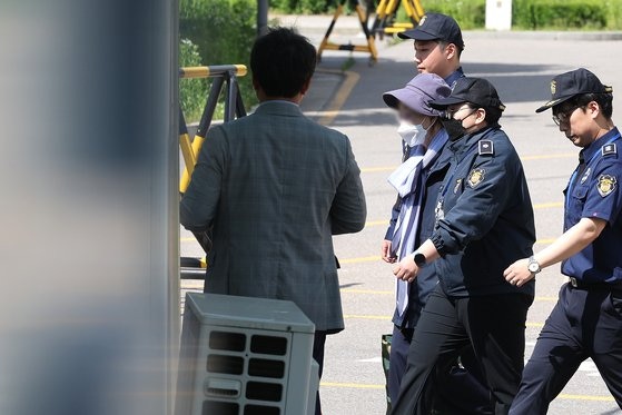 Choi Eun-soon, Yoon Seok-yeol's mother-in-law, granted parole at Seoul Dongbu Detention Center in Songpa-gu, Seoul on the 14th. News1