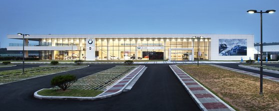 인천 영종도에 있는 BMW 드라이빙센터. 2019년에는 5만 m² 이상 공간이 증설돼 전체 규모는 29만1802m²에 이른다. 사진 BMW코리아