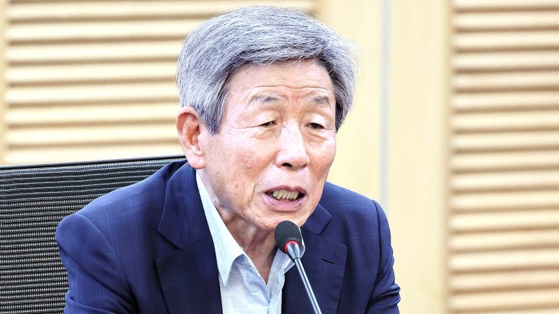 <b>유인태</b>, <b>이재명 연임</b>론에 "한 사람 황제로 모셔…당 꼬라지 걱정"