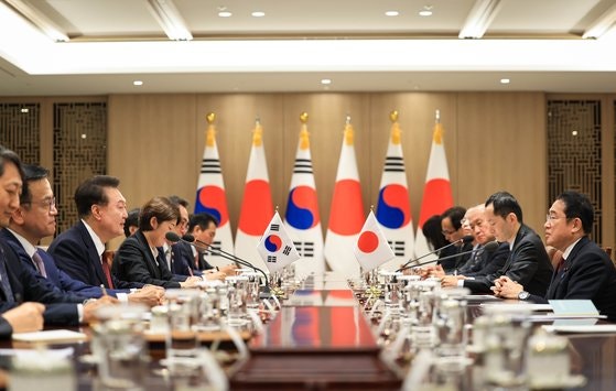 尹, <b>기시다</b>에 "라인사태, 한일<b>관계</b>와 별개…잘 관리해야"