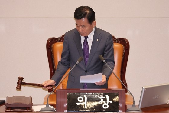 김진표 국회의장이 28일 오후 국회에서 열린 본회의를 진행하는 모습. 연합뉴스