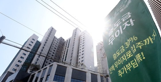 전국 미분양 1년 만에 7만 가구 넘어…악성 미분양도 9개월째 증가세