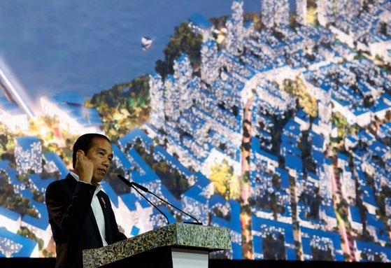 조코 위도도 인도네시아 대통령이 싱가포르 에코스페리티 위크에서 누산타라 신수도 이전 사업에 대해 연설하고 있다. 로이터=연합뉴스