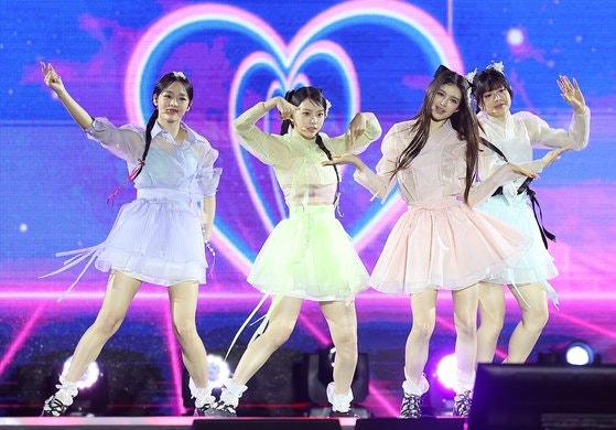민희진 "돈 벌려고 <b>뉴진스</b> 뺑뺑이? <b>대학축제 수익금</b> 전액 기부"