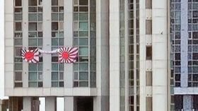 <b>현충일</b>에 <b>욱일기</b> 게양한 부산 <b>아파트</b>…"경찰도 어쩔 수 없다"